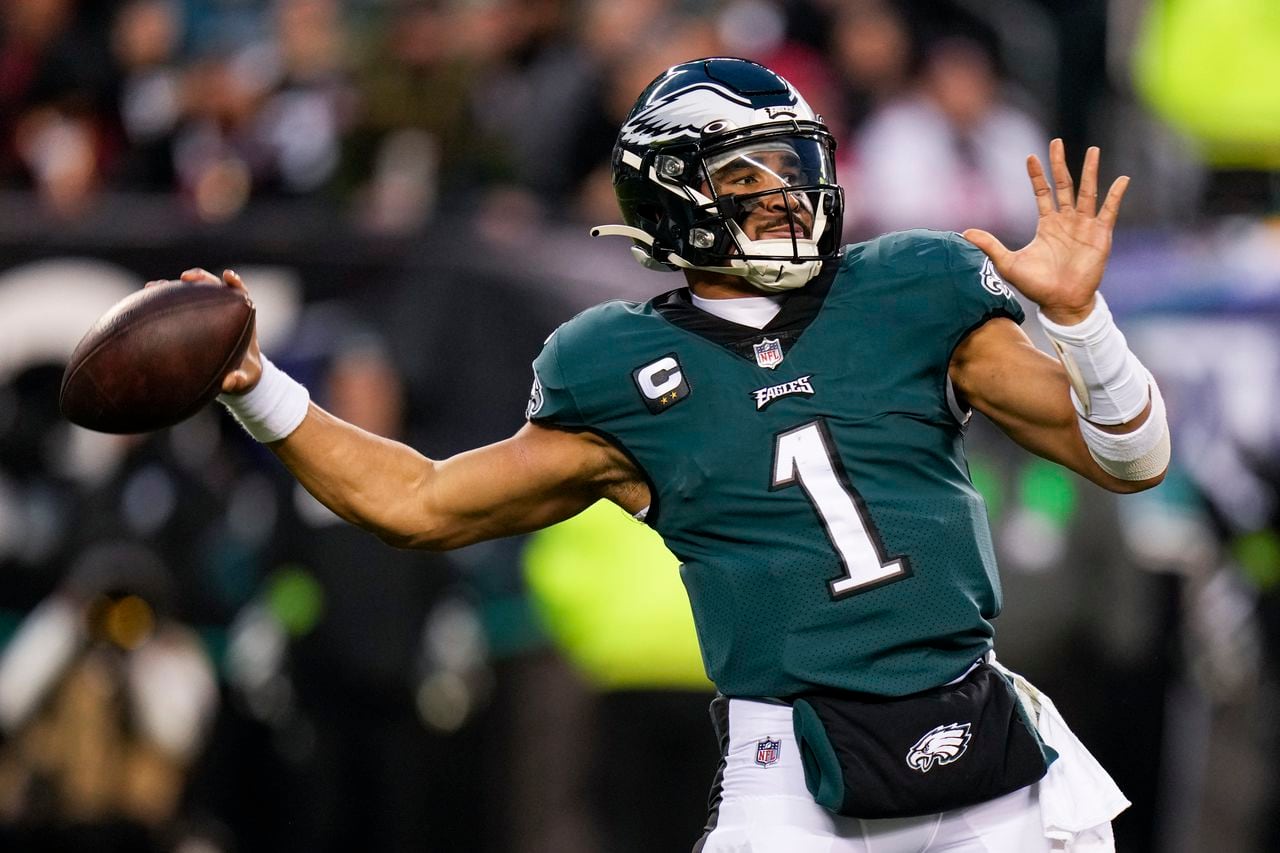 One day after leading Eagles to Super Bowl, QB Jalen Hurts will watch Syracuse-UVA basketball - syracuse.com